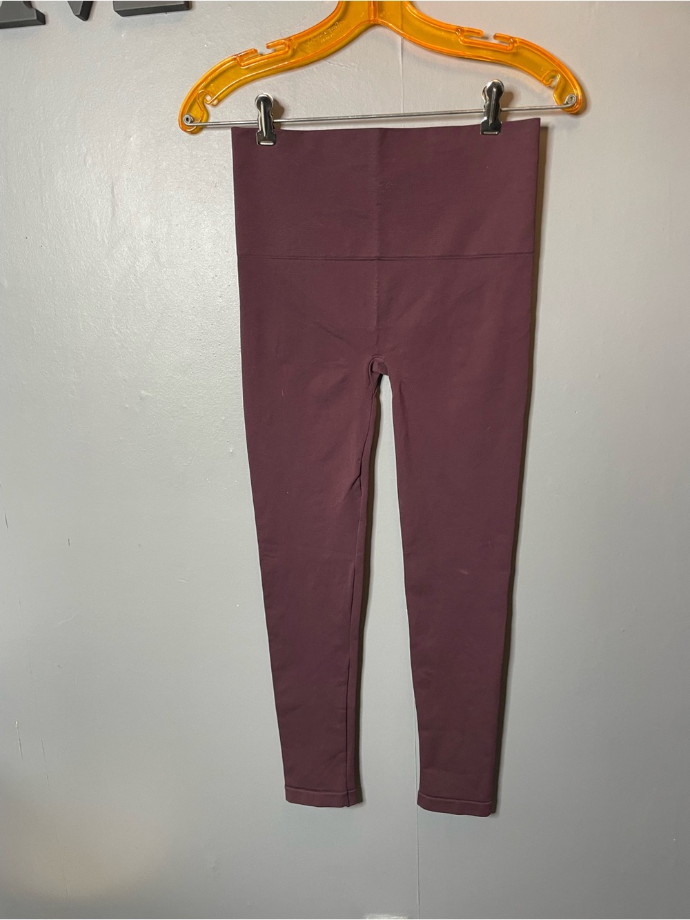 SPANX Burgundy compression performance leggings size medium